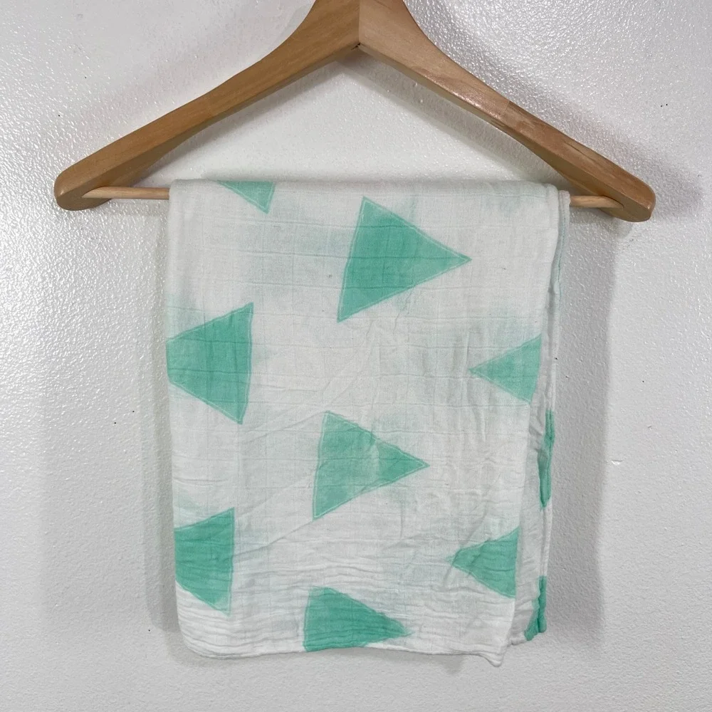 Bayou Lullaby Bamboo Muslin Swaddle Blanket Triangle Print Baby Receiving 48x44‎
